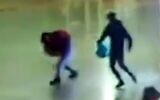 Un homme poignarde une Israélienne dans la gare Termini de Rome le 31 décembre 2022. (Capture d’écran)
