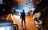 Les troupes israéliennes venues pour cartographier l'habitation d'un terroriste accusé d'un double attentat à Jérusalem, Eslam Froukh,  lors d'un raid Kafr Aqab, aux premières heures de la matinée du 3 janvier 2022. (Crédit : Armée israélienne)