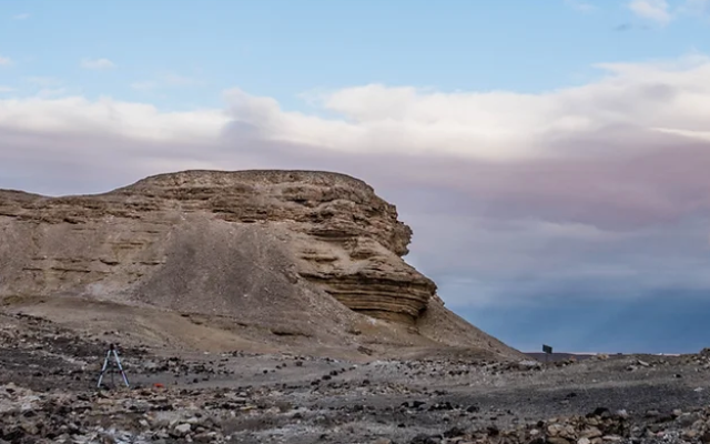 Une vue du Nahal Omer, dans la région d'Arava, dans le sud d'Israël, où des chercheurs ont trouvé des textiles anciens indiquant l'existence d'une Route de la soir jusqu'à présent inconnue. (Crédit : Israel Silk Road Project)