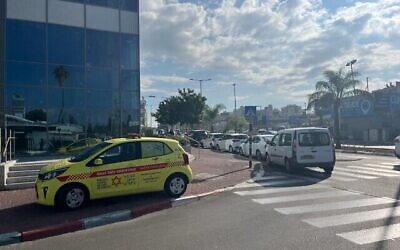 Théâtre d’une fusillade à Rishon Lezion le 5 janvier 2022. (Crédit : Magen David Adom)