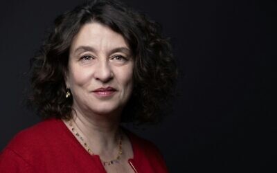 La réalisatrice et actrice française Noemie Lvovsky pose lors d'une séance photo à Paris, le 11 janvier 2023. Le 9e film de Lvovsky, "La Grande Magie", sortira sur les écrans le 8 février 2023. (Crédit : Joël SAGET / AFP)