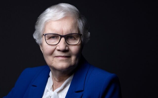 Lidia Maksymowicz, 82 ans, survivante polonaise de la Shoah, passée par le camp de concentration et d'extermination d'Auschwitz-Birkenau, à Paris, le 1er février 2023. (Crédit : Joël SAGET / AFP) Lidia Maksymowicz, 82 ans, survivante polonaise de la Shoah, passée par le camp de concentration et d'extermination d'Auschwitz-Birkenau, à Paris, le 1er février 2023. (Crédit : Joël SAGET / AFP)
