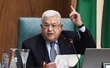 Le dirigeant palestinien Mahmoud Abbas pendant le "sommet de Jérusalem" organisé par la Ligue arabe, au Caire, le 12 février 2023. (Crédit : Ahmad Hassan/AFP)