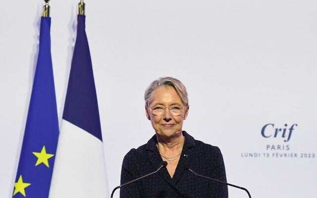 La Première ministre française Elisabeth Borne lors du 37e dîner annuel du Conseil représentatif des institutions juives de France (CRIF), à Paris, le 13 février 2023. (Crédit : Alain JOCARD / AFP) La Première ministre française Elisabeth Borne lors du 37e dîner annuel du Conseil représentatif des institutions juives de France (CRIF), à Paris, le 13 février 2023. (Crédit : Alain JOCARD / AFP)