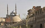 La mosquée Mohammed Ali au sein de la citadelle Salaheddine, derrière une partie de la mosquée Shaykhu, dans le quartier Al-Khalifa du Caire, le 11 janvier 2023. (Crédit : Khaled DESOUKI / AFP)