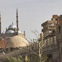 La mosquée Mohammed Ali au sein de la citadelle Salaheddine, derrière une partie de la mosquée Shaykhu, dans le quartier Al-Khalifa du Caire, le 11 janvier 2023. (Crédit : Khaled DESOUKI / AFP)