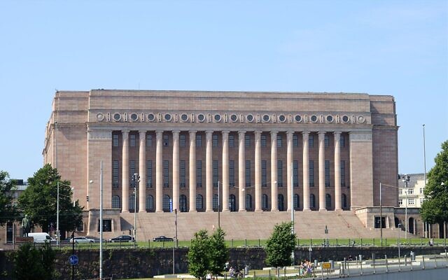 Le palais du Parlement de Finlande, à Helsinki. (Crédit : Alvesgaspar / CC BY-SA 3.0)