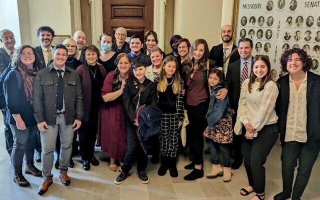 Des responsables juifs du Missouri se sont rendus à Jefferson City pour témoigner et agir contre plusieurs projets de loi de nature à limiter les droits des personnes trans. (Avec la permission de Daniel Bogard par l’entremise de la JTA)