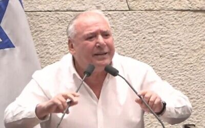 Le député du Likud David Amsalem s’adresse à la Knesset à Jérusalem, le 13 février 2023. (Capture d’écran de Twitter : Utilisé conformément à l’article 27a de la Loi sur les droits d’auteur)