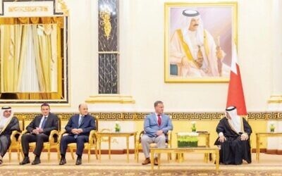 Le chef d'état-major de Tsahal Herzi Halevi (deuxième à partir de la gauche) lors d'une conférence sur la sécurité régionale à Bahreïn le 6 février 2023. (Crédit : Akhbar Al Khaleej)
