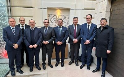 Ofir Sofer, ministre israélien de l’Alyah et de l’Intégration, lors de sa rencontre avec des responsables juifs français lors de sa visite à Paris, le 9 février 2023. (Crédit : Ofir Sofer / Ministère de l’Alyah et de l’Intégration)