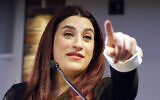 L’ex-députée travailliste Luciana Berger s’exprime lors d’une conférence de presse pour annoncer la création d'un nouveau parti politique, The Independent Group, à Londres, le 18 février 2019. (Crédit : Kirsty Wigglesworth/AP)