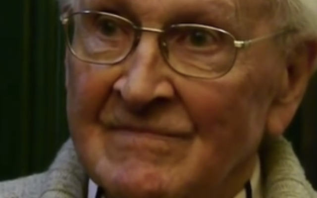 Robert Faurisson, négationniste de la Shoah, en 2014. (Crédit : YouTube via Wikimedia Commons)