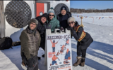 De gauche à droite : Les musiciens klezmer Greg Schweser, Pat O'Keefe, Josh Rosard, Michael Leville et Sarah Larsson devant le pop-up Art Shanty, à Minneapolis. (Crédit : Josh Rosard)