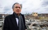 Bernard-Henri Lévy à Irpin, en banlieue de Kiev. (Crédit : Bernard-Henri Lévy / Marc Roussel)