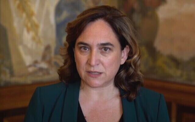 Vidéo de Ada Colau, la maire de Barcelone, en 2022. (Crédit : YouTube)