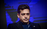Le député du Likud Amichaï Chikli s'exprimant à la conférence de la Fédération des Autorités locales, à Tel Aviv, le 7 décembre 2022. (Crédit :  Tomer Neuberg/Flash90)