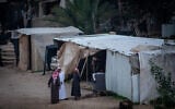 Des Palestiniens dans le village bédouin de Khan al-Ahmar, en Cisjordanie, le 23 janvier 2023. (Crédit : Jamal Awad/Flash90)