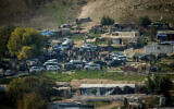 Vue du village bédouin de Khan al-Ahmar, en Cisjordanie, le 23 janvier 2023. (Crédit : Yonatan Sindel/Flash90)