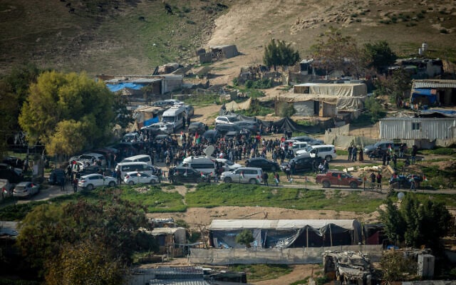 Vue du village bédouin de Khan al-Ahmar, en Cisjordanie, le 23 janvier 2023. (Crédit : Yonatan Sindel/Flash90) Vue du village bédouin de Khan al-Ahmar, en Cisjordanie, le 23 janvier 2023. (Crédit : Yonatan Sindel/Flash90)
