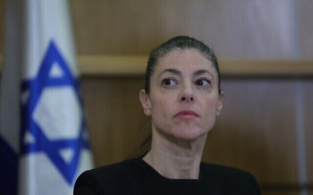 La cheffe du parti Avoda Merav Michaeli lors d'une conférence de presse conjointe avec les chefs des partis d'opposition à la Knesset, à Jérusalem, le 13 février 2023. (Crédit: Yonatan Sindel/FLASH90) La cheffe du parti Avoda Merav Michaeli lors d'une conférence de presse conjointe avec les chefs des partis d'opposition à la Knesset, à Jérusalem, le 13 février 2023. (Crédit: Yonatan Sindel/FLASH90)