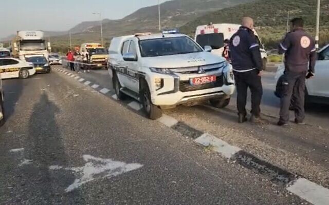 Capture d'écran de la vidéo de la scène où un homme a été retrouvé mort près de la Route 85, le 27 février 2023. (Credit : La Treizième chaîne)