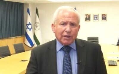 Le ministre de l'Agriculture Avi Dichter s'exprime devant les caméras de la Douzième chaîne, le 21 février 2023. (Capture d'écran)