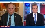L'ancien chef de la Banque d'Israël, Jacob Frenkel, à gauche, lors d'une interview sur la Douzième chaîne, le 22 février 2023. (Crédit : La Douzième chaîne)
