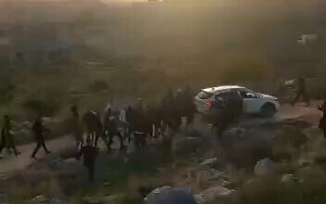 Le lieu d'un incident mortel dans la ville de Qarawat Bani Hassan, en Cisjordanie, le 11 février 2023. (Crédit : Twitter) Le lieu d'un incident mortel dans la ville de Qarawat Bani Hassan, en Cisjordanie, le 11 février 2023. (Crédit : Twitter)