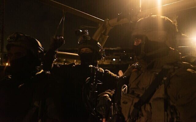 Photo d'illustration : Des soldats israéliens interviennent en Cisjordanie, tôt le 12 février 2023. (Crédit : Armée israélienne) Photo d'illustration : Des soldats israéliens interviennent en Cisjordanie, tôt le 12 février 2023. (Crédit : Armée israélienne)