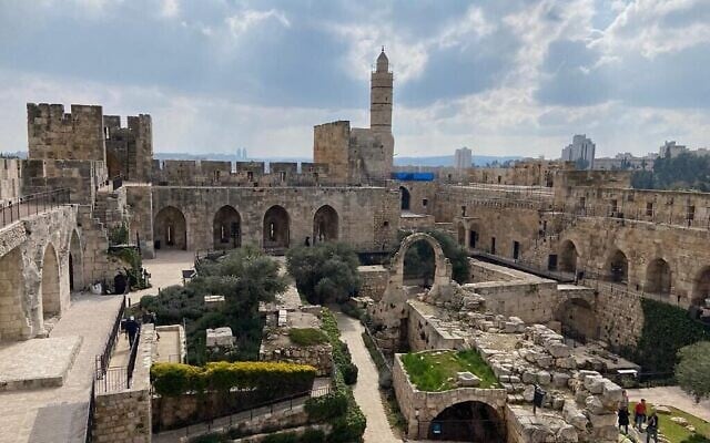 La Tour de David, près de la porte de Jaffa, dans la Vieille Ville de Jérusalem, le 25 février 2023. (Crédit : DH/Times of Israel) La Tour de David, près de la porte de Jaffa, dans la Vieille Ville de Jérusalem, le 25 février 2023. (Crédit : DH/Times of Israel)