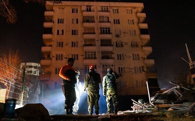 Des équipes de recherche et de secours de Tsahal sont déployées pour retrouver des survivants après le tremblement de terre en Turquie, le 7 février 2023. (Crédit : Armée israélienne)