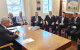 Les dirigeants des partis de la coalition rencontrant le Premier ministre Benjamin Netanyahu, à Jérusalem, le 22 janvier 2023. (Crédit : Likud)