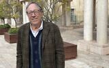 L'ancien ministre canadien de la Justice et défenseur des droits de l'Homme Irwin Cotler, à Jérusalem, en 2023. (Crédit : Jeremy Sharon/The Times of Israel)