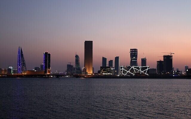 Vue de la skyline de Manama, le 28 février 2023. (Crédit : Giuseppe Cacace/AFP)
