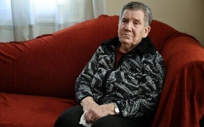 Naki Bega, survivante de la Shoah, à Athènes le 14 mars 2023. (Crédit : Louisa GOULIAMAKI / AFP)