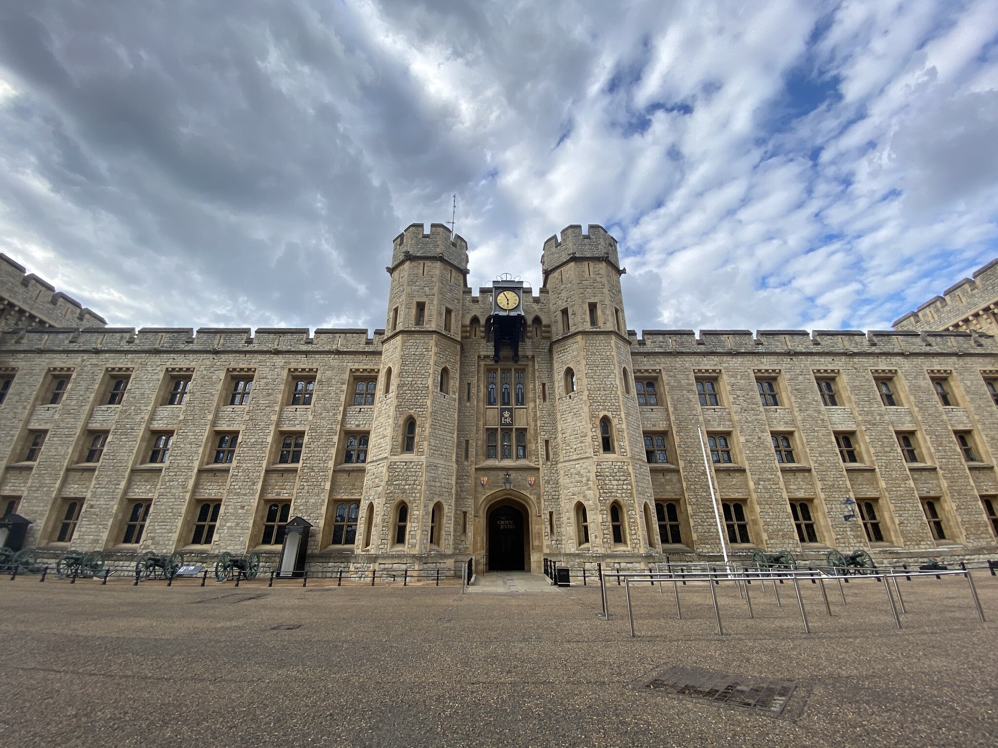Une photographie de la Jewel House à la Tour de Londres, où sont conservés les joyaux de la couronne. (Crédit : © Historic Royal Palaces)