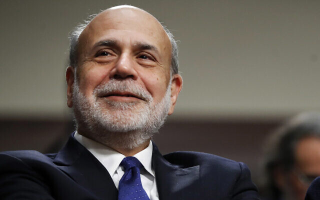 L'ancien président de la Réserve fédérale Ben Bernanke lors d'une cérémonie au Capitole, le 7 novembre 2007. (Crédit : attends a ceremony awarding them AP Photo/Jacquelyn Martin, File) L'ancien président de la Réserve fédérale Ben Bernanke lors d'une cérémonie au Capitole, le 7 novembre 2007. (Crédit : attends a ceremony awarding them AP Photo/Jacquelyn Martin, File)
