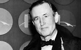 Ian Lancaster Fleming, auteur britannique à succès et créateur de l'agent secret fictif James Bond, 1962 (Crédit : AP Photo/File)