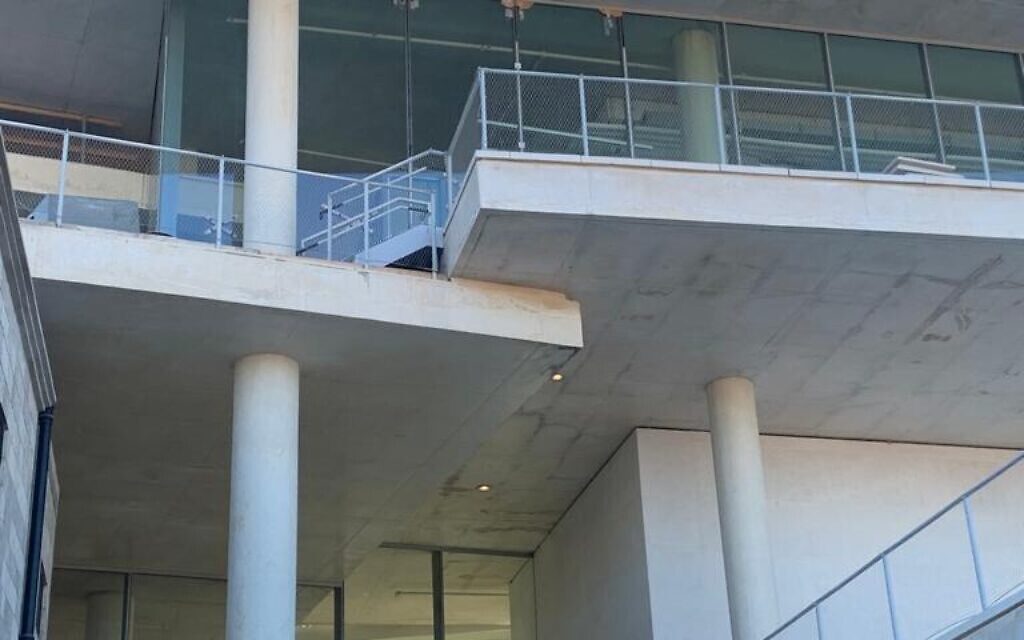  Conception à deux niveaux pour adapter le nouveau campus de l'École des beaux-arts Bezalel à son environnement, à Jérusalem, en janvier 2023. (Crédit : Danielle Nagler)