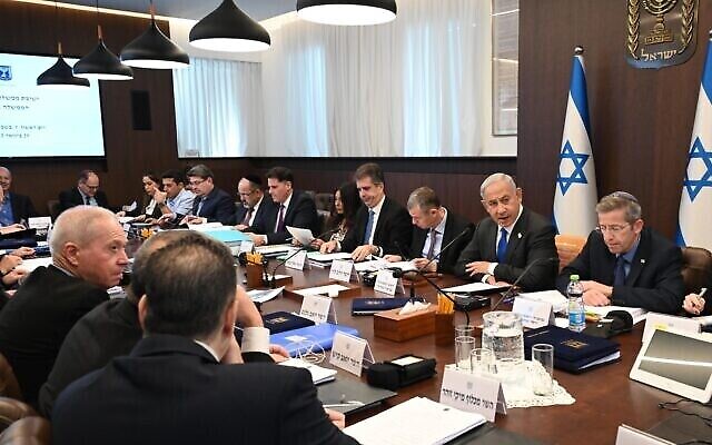 Le Premier ministre Benjamin Netanyahu ouvre, comme chaque dimanche, la réunion du Conseil des ministres, le 29 janvier 2023. (Crédit : Haim Zach/GPO) Le Premier ministre Benjamin Netanyahu ouvre, comme chaque dimanche, la réunion du Conseil des ministres, le 29 janvier 2023. (Crédit : Haim Zach/GPO)