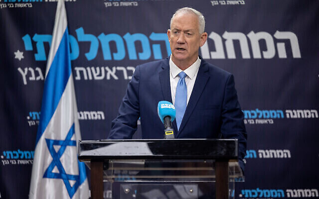 Le chef du parti Kakhol lavan Benny Gantz s’exprime lors d’une réunion du parti à la Knesset le 20 février 2023. (Crédit : Yonatan Sindel/Flash90) Le chef du parti Kakhol lavan Benny Gantz s’exprime lors d’une réunion du parti à la Knesset le 20 février 2023. (Crédit : Yonatan Sindel/Flash90)