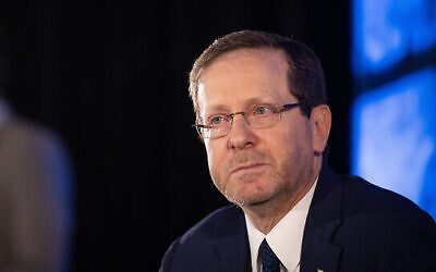 Le président Isaac Herzog lors de la conférence annuelle du groupe 'Besheva', à Jérusalem, le 21 février 2023. (Crédit : Yonatan Sindel/Flash90)