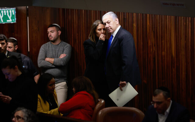 Le Premier ministre Benjamin Netanyahu lors d'une session en séance plénière de la Knesset, le 20 mars 2023. (Crédit : Erik Marmor/Flash90)