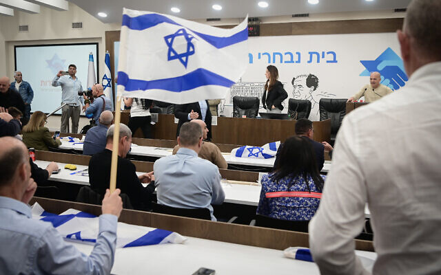 Des participants à la conférence de presse tenue par le chef de la Histadrout Arnon Bar-David à Tel Aviv le 27 mars 2023. (Crédit : Avshalom Sassoni/Flash90) Des participants à la conférence de presse tenue par le chef de la Histadrout Arnon Bar-David à Tel Aviv le 27 mars 2023. (Crédit : Avshalom Sassoni/Flash90)
