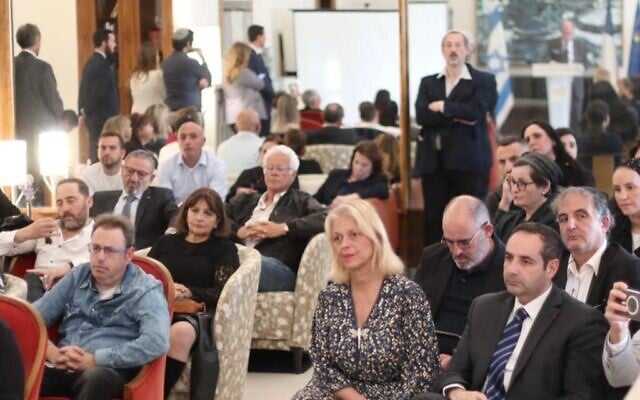 Une cérémonie d'hommage à Mireille Knoll, à la résidence de France à Jaffa, le 23 mars 2023, cinq ans après son assassinat à Paris. (Crédit : Ambassade de France en Israël) Une cérémonie d'hommage à Mireille Knoll, à la résidence de France à Jaffa, le 23 mars 2023, cinq ans après son assassinat à Paris. (Crédit : Ambassade de France en Israël)