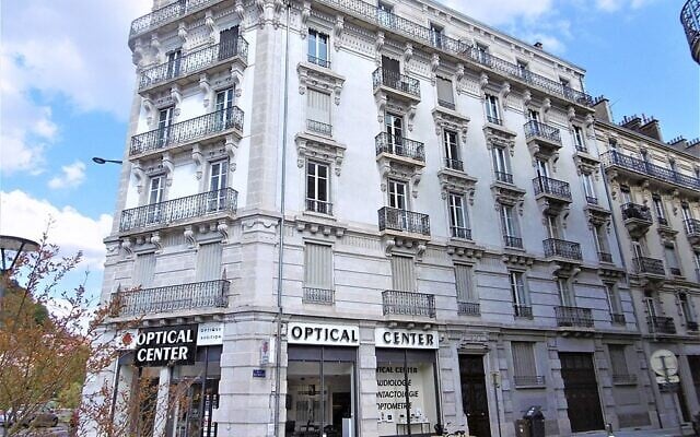 Un magasin de l'enseigne Optical Center à Grenoble. (Crédit : JPC38 / CC BY-SA 4.0)