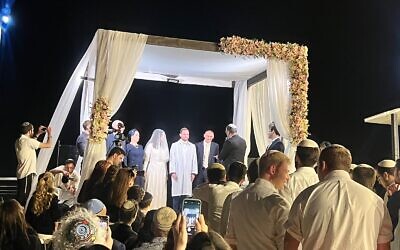 Le mariage de Maayan Rockland et Ariel Lewis, Maale HaHamisha, 28 février 2023. (Crédit : Lazar Berman/The Times of Israel)
