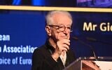 Le survivant de la Shoah et influenceur sur TikTok Gidon Lev lors d'un sommet de l'Association juive européenne à Prague, au mois de janvier 2023. (Autorisation)