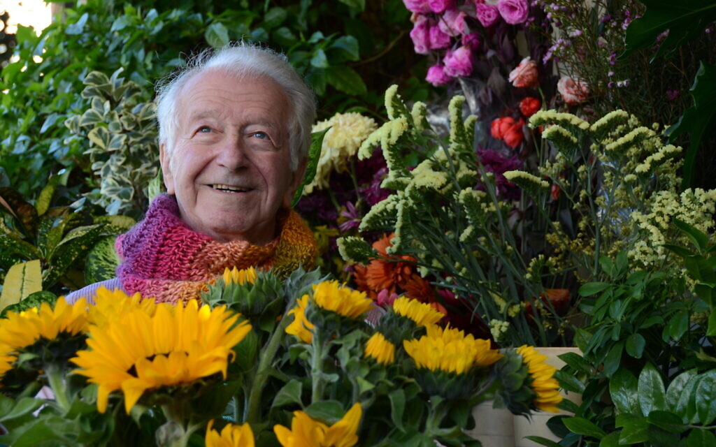 Gidon Lev, survivant de la Shoah et influenceur TikTok, sur une photo récente non datée. (Crédit : Autorisation)